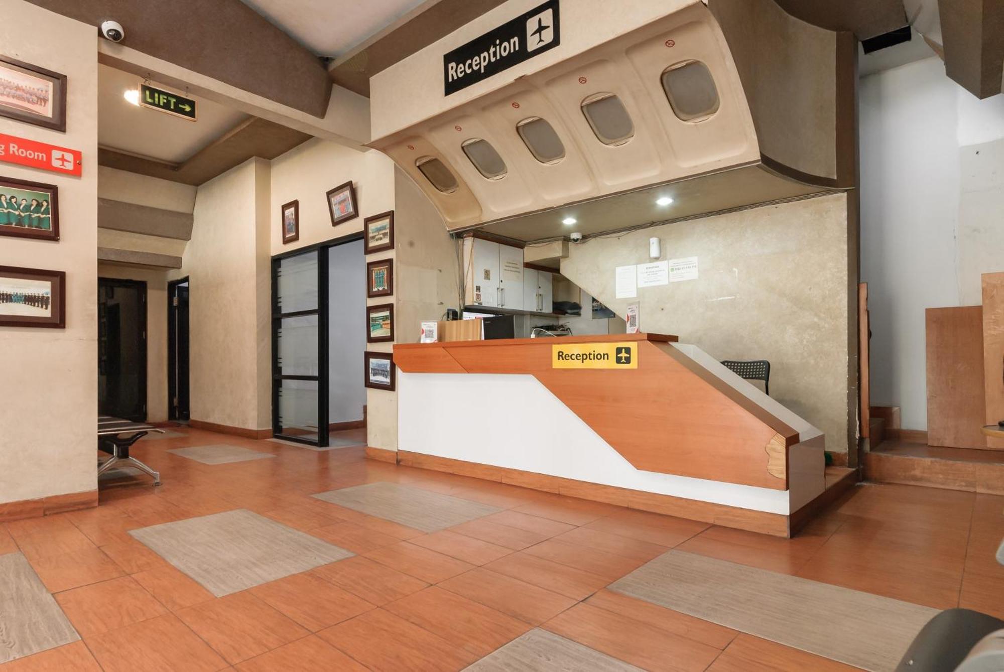 Reddoorz Near Mandaya Royal Hospital Puri Hotel Tangerang Kültér fotó
