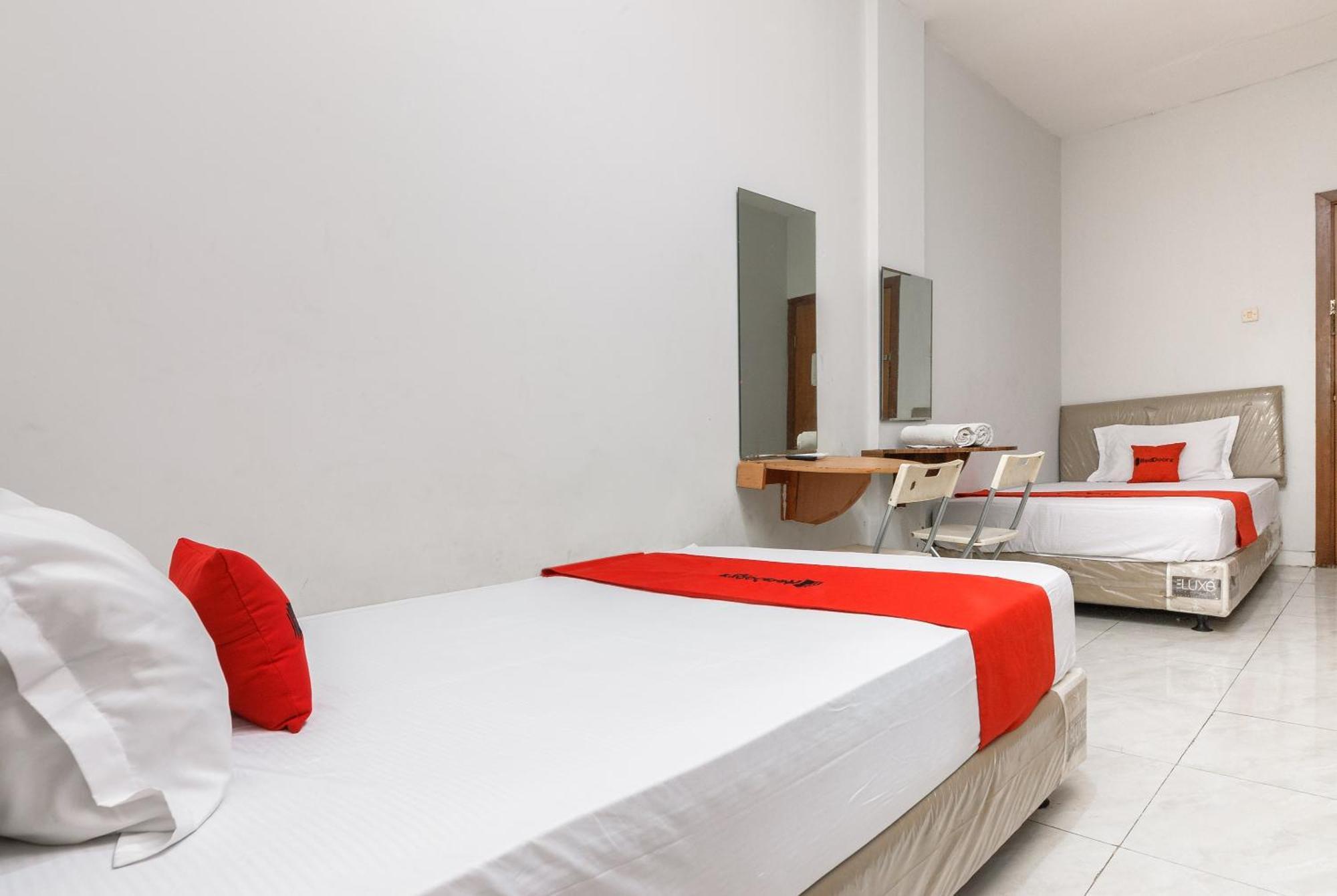 Reddoorz Near Mandaya Royal Hospital Puri Hotel Tangerang Kültér fotó