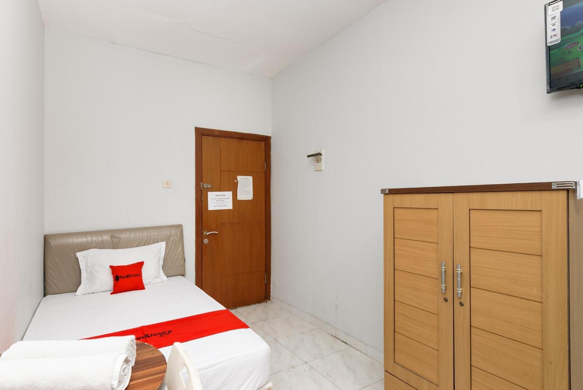 Reddoorz Near Mandaya Royal Hospital Puri Hotel Tangerang Kültér fotó