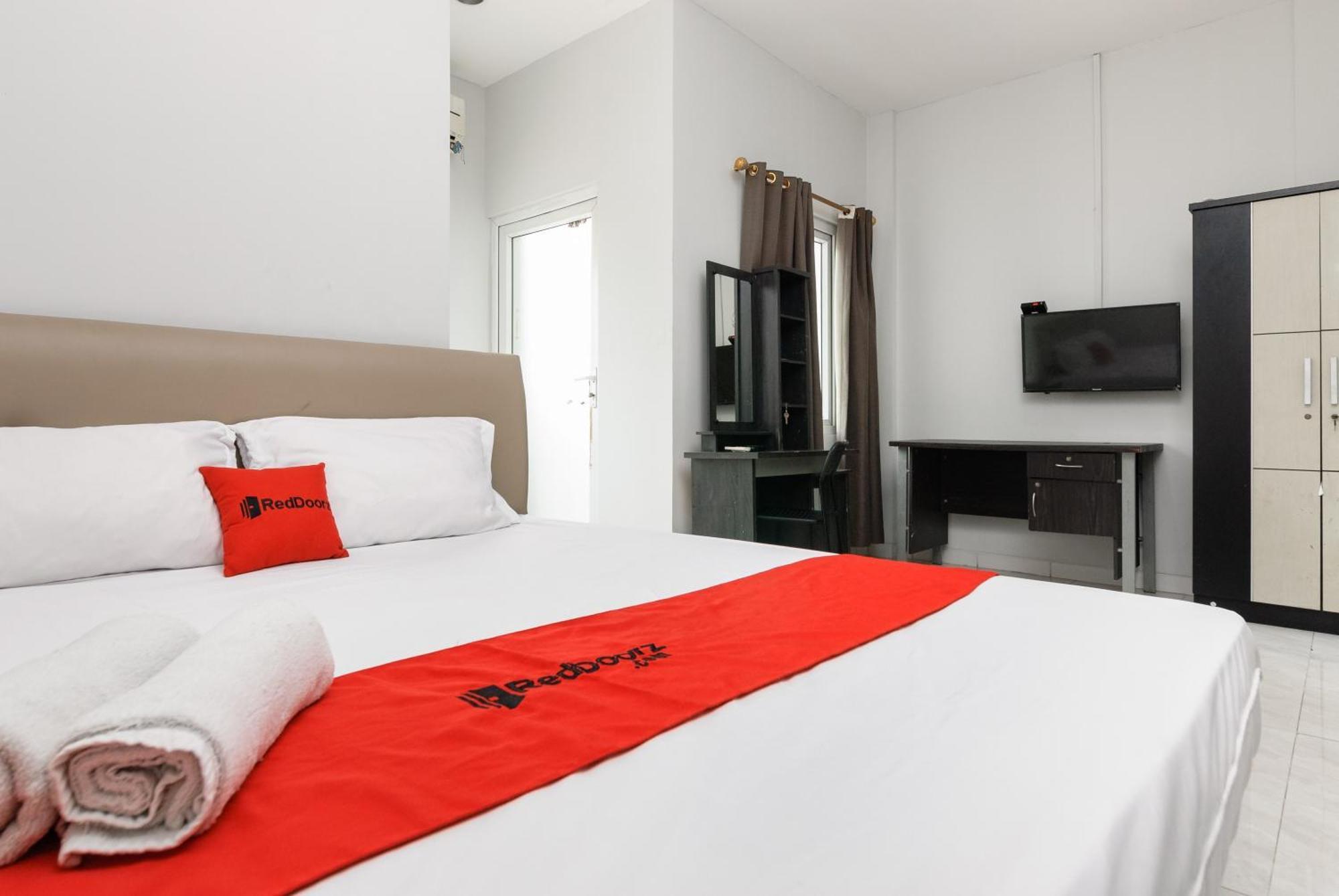 Reddoorz Near Mandaya Royal Hospital Puri Hotel Tangerang Kültér fotó