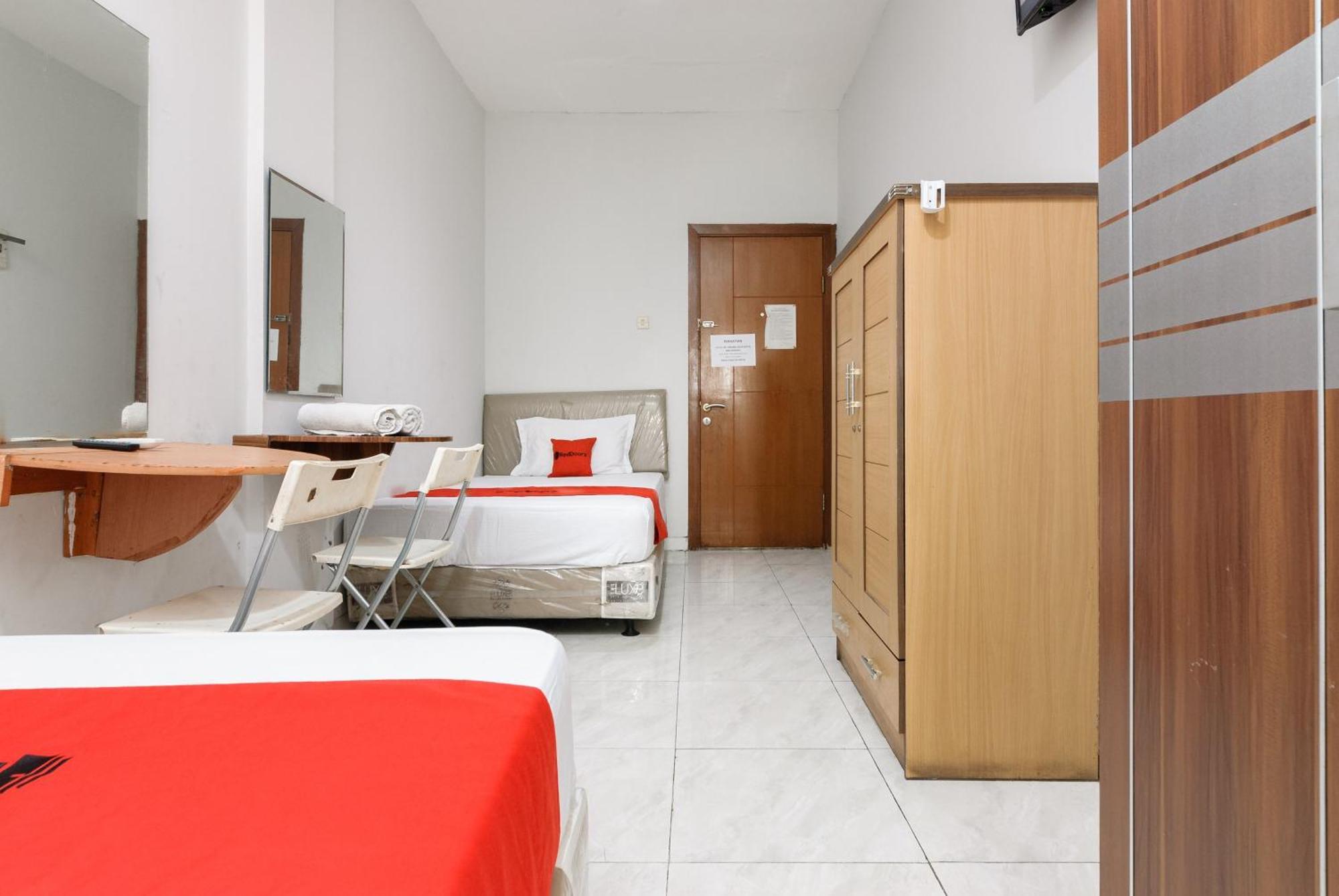 Reddoorz Near Mandaya Royal Hospital Puri Hotel Tangerang Kültér fotó