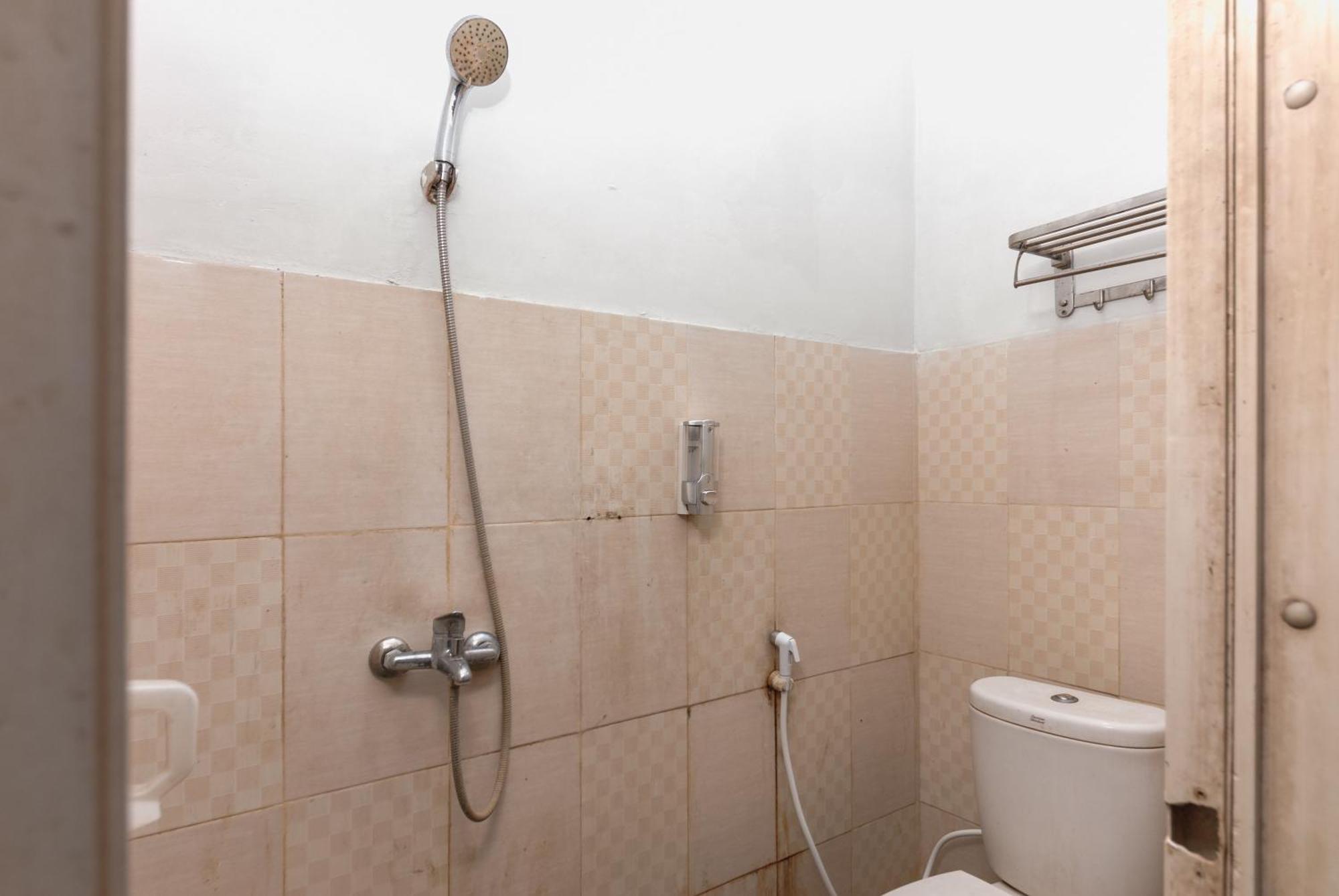 Reddoorz Near Mandaya Royal Hospital Puri Hotel Tangerang Kültér fotó
