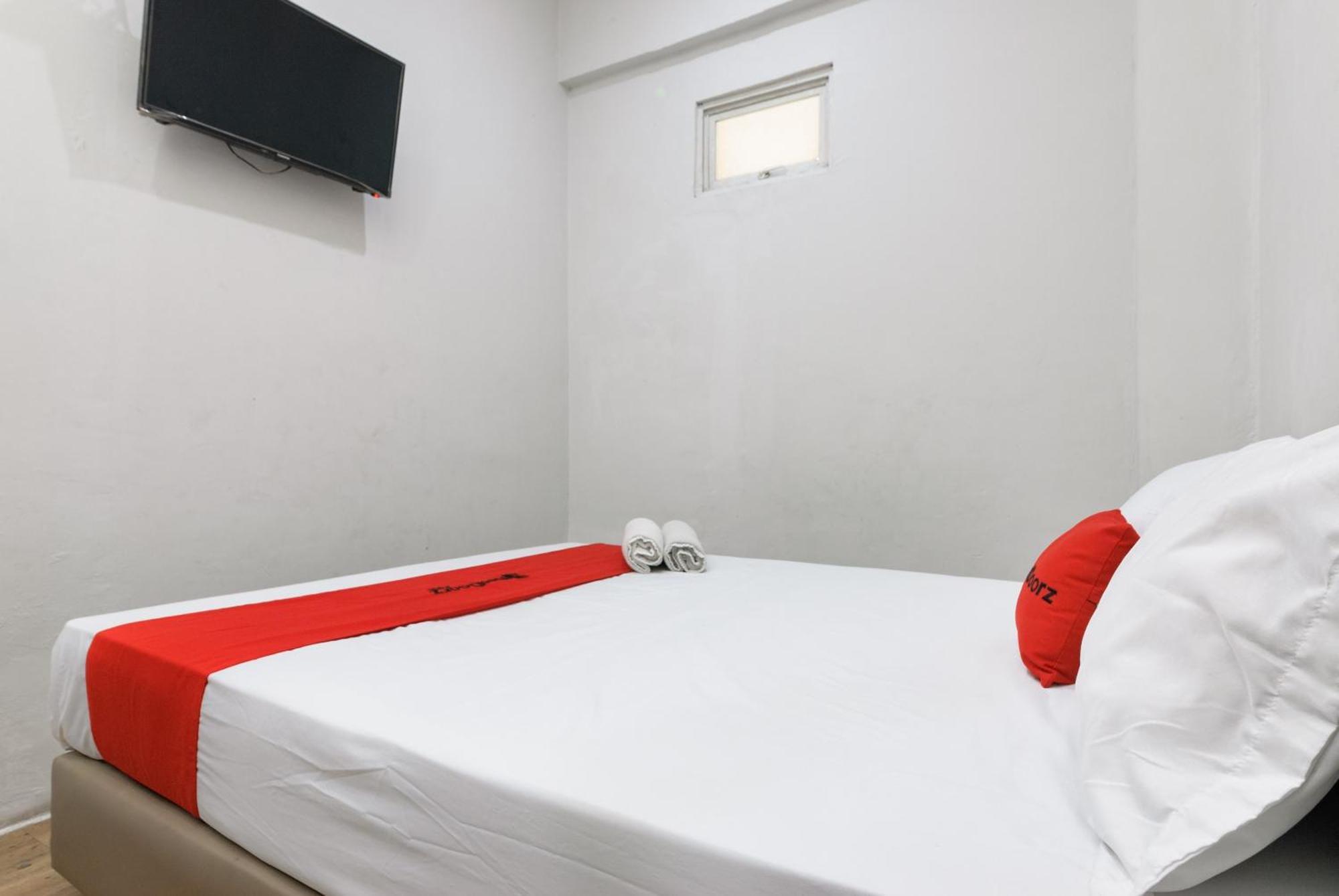 Reddoorz Near Mandaya Royal Hospital Puri Hotel Tangerang Kültér fotó