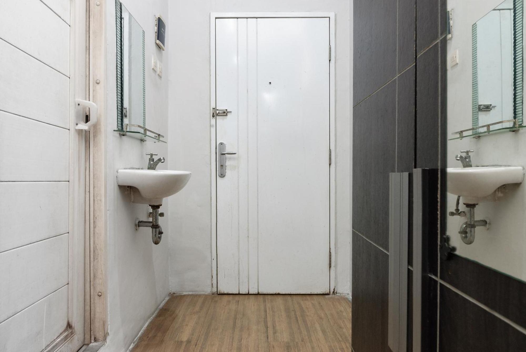 Reddoorz Near Mandaya Royal Hospital Puri Hotel Tangerang Kültér fotó