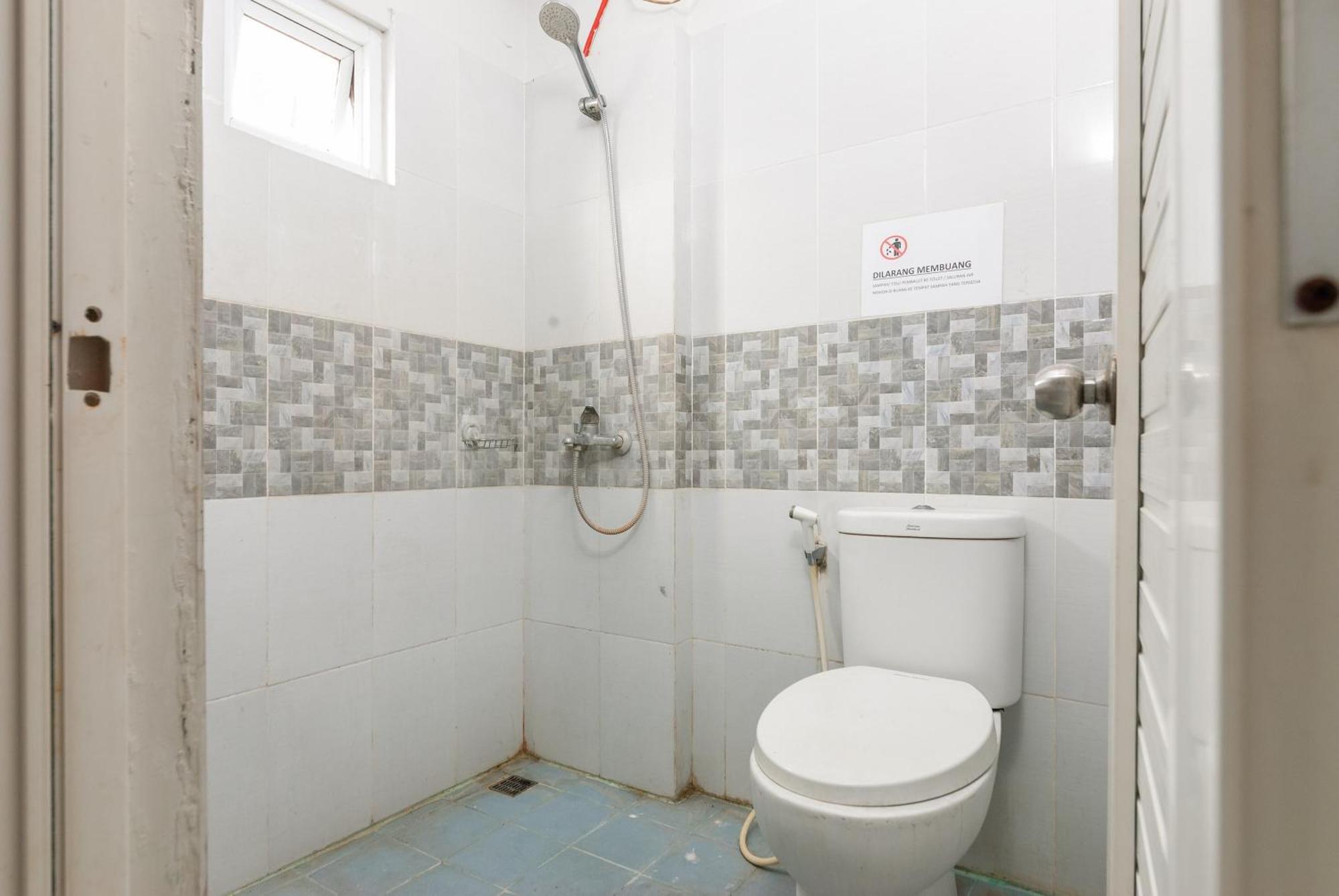 Reddoorz Near Mandaya Royal Hospital Puri Hotel Tangerang Kültér fotó