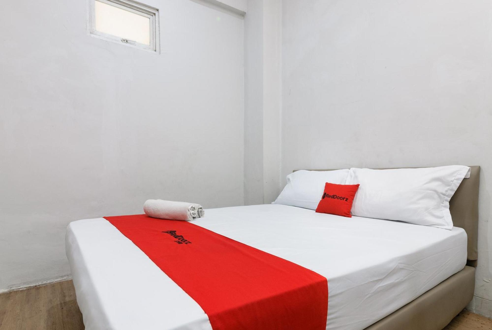 Reddoorz Near Mandaya Royal Hospital Puri Hotel Tangerang Kültér fotó