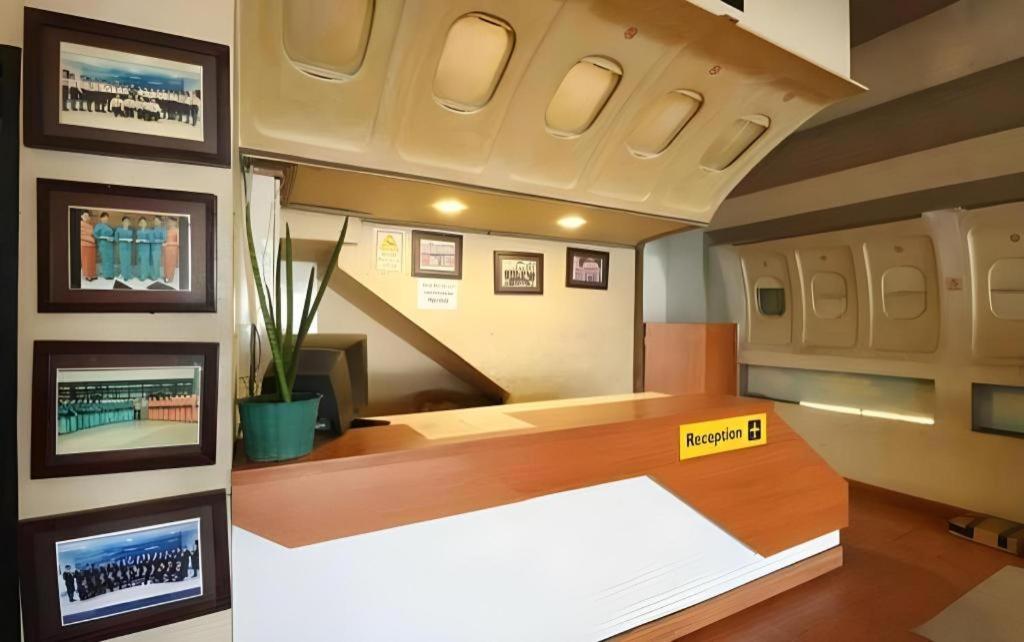 Reddoorz Near Mandaya Royal Hospital Puri Hotel Tangerang Kültér fotó